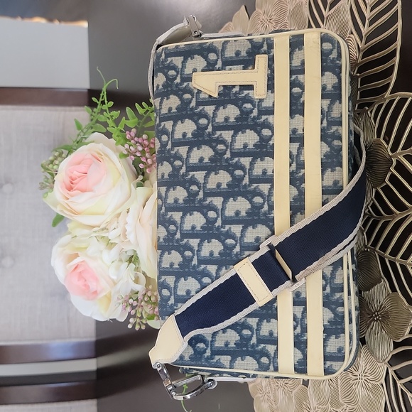 Authentic Dior crossbody bag - Picture 2 of 14